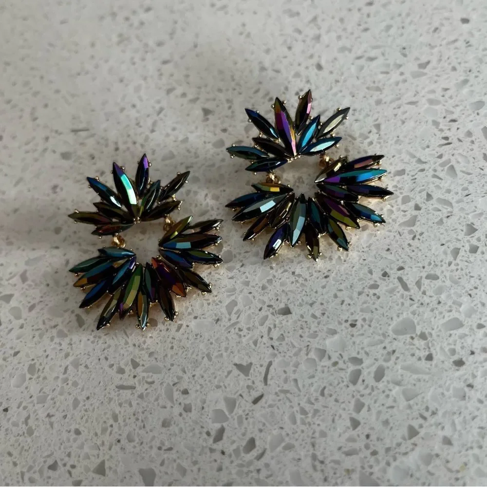 Glamorous Rhinestone Flower‎ Shaped Drop Earrings - Picture 5 of 9